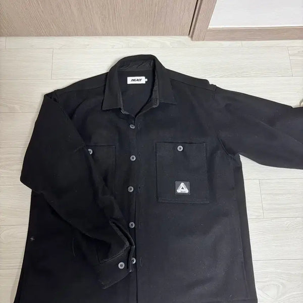 [BUNJANG] Palace Black Logo Patch Long Sleeve Shirt / [가격인하] Palace 블랙 셔츠팝니다