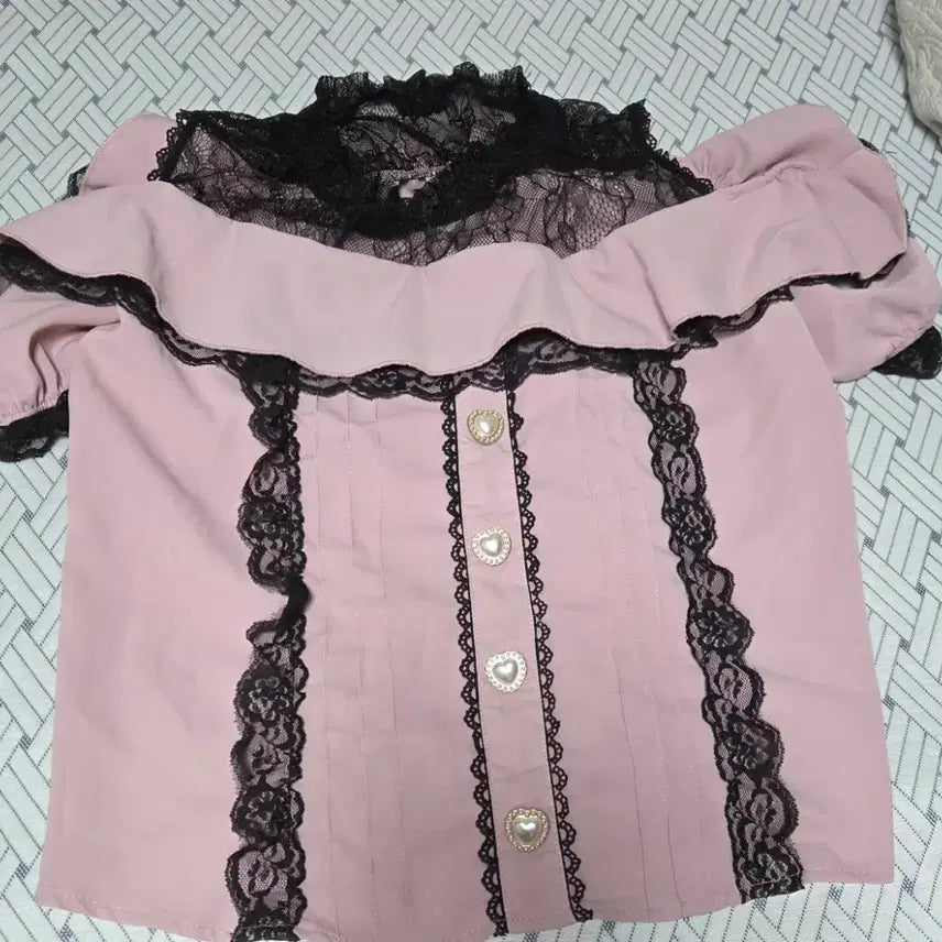 [BUNJANG] Pink Off-the-Shoulder Blouse / 지뢰계 양산형 리스리사깔 중브 핑크 오프숄더 블리우스