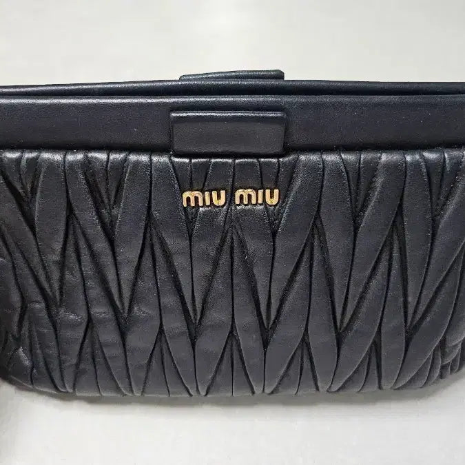 [BUNJANG] Miu Miu Matelassé Clutch Black / 미우미우 마테라쎄 클러치 블랙 정품