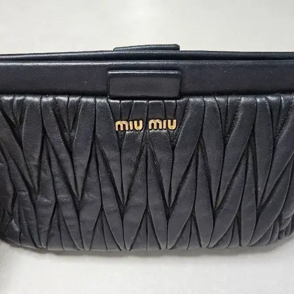 [BUNJANG] Miu Miu Matelassé Clutch Black / 미우미우 마테라쎄 클러치 블랙 정품