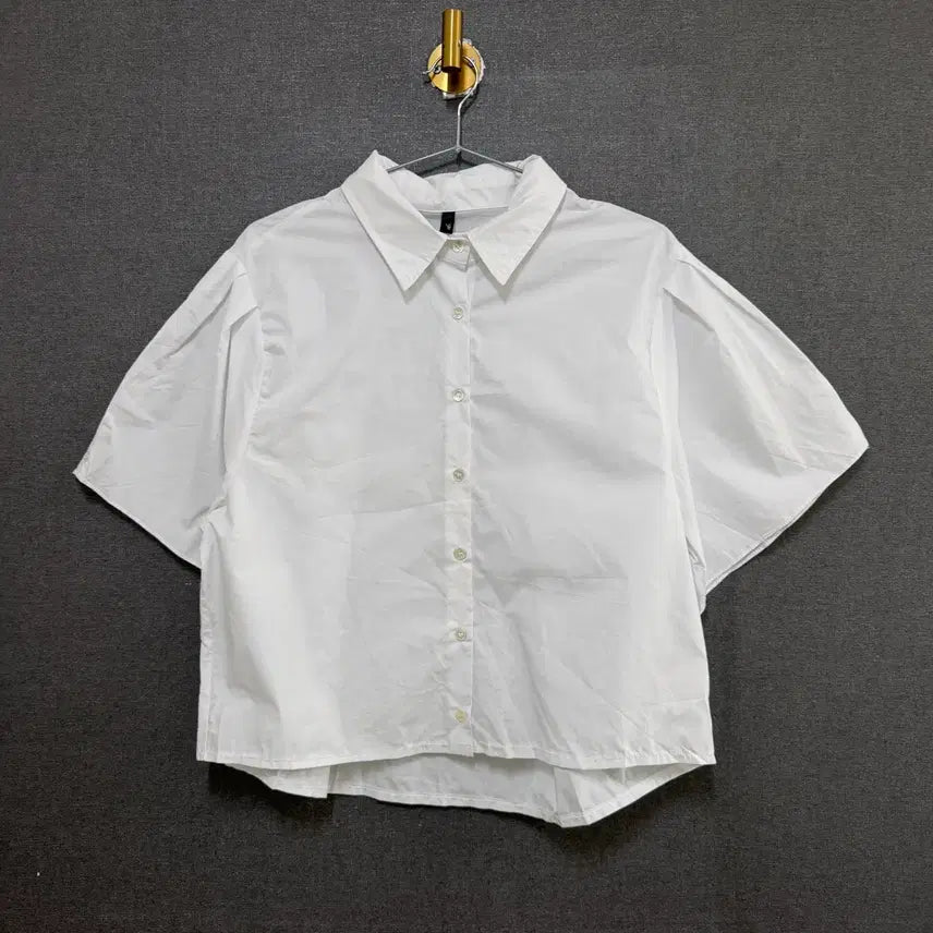 [BUNJANG] Oats F Women's Crop Short Sleeve Shirt White BO2407 / Oats F 여성 크롭 반팔 셔츠 화이트 BO2407
