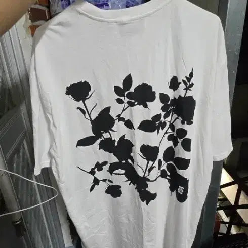 [BUNJANG] EENK White Flower Printing Short-Sleeve T-Shirt / EENK 화이트 플라워 프린팅 반팔티