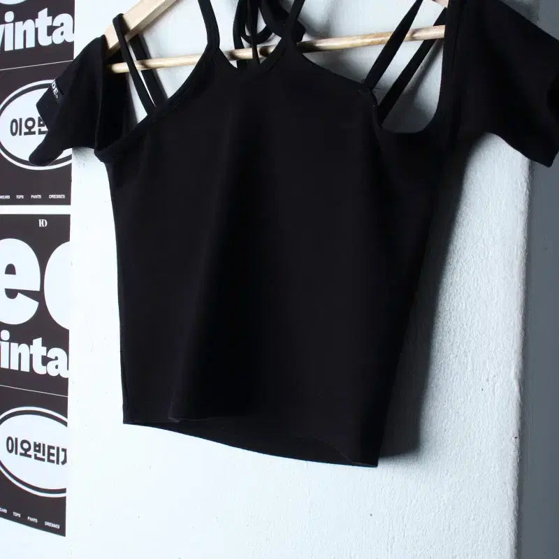 [BUNJANG] W(F) Hide and Seek Off-Shoulder T-Shirt Black Unique / W(F) 하이드앤시크 반팔 티셔츠 오프숄더 블랙 유니크-H35333