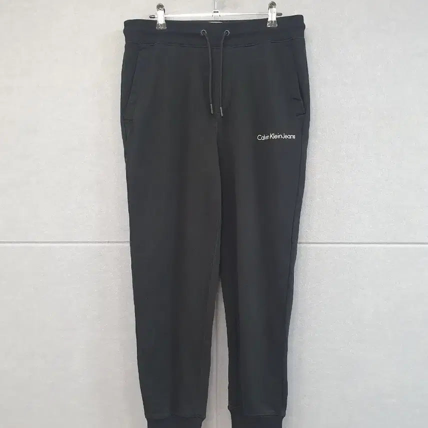 [BUNJANG] Calvin Klein Jeans Black Jogger Pants (M) / #캘빈클라인진 블랙 조거팬츠 M