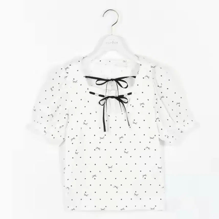 [BUNJANG] Evelyn Ribbon Dot Short-Sleeved Blouse Top T-Shirt / Evelyn 에블린 리본 도트 무늬 후드 반팔 블라우스 탑 티셔츠 양산형 지뢰계 양지뢰 스나계 걸리
