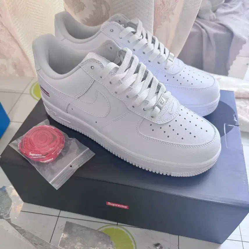 [BUNJANG] Nike x Supreme Air Force 1 Low White US 10.5 / 나이키 x 슈프림 에어포스 1 로우 화이트 285MM