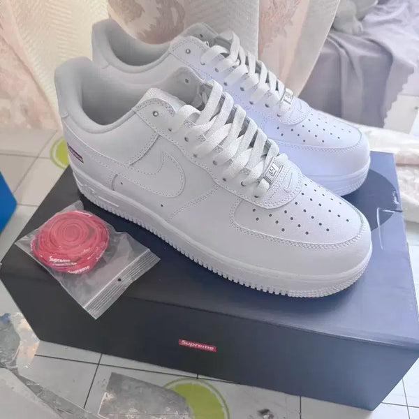 [BUNJANG] Nike x Supreme Air Force 1 Low White US 10.5 / 나이키 x 슈프림 에어포스 1 로우 화이트 285MM
