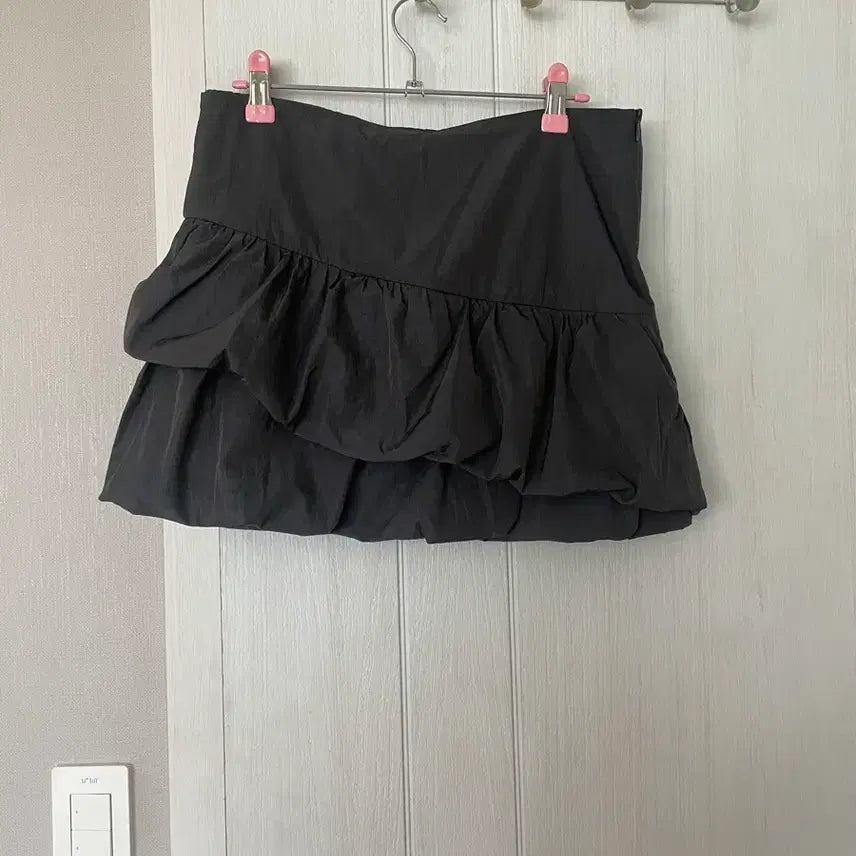 [BUNJANG] LOWRAIN Ruffle Mini Skirt Charcoal / 로우로우 프릴 치마