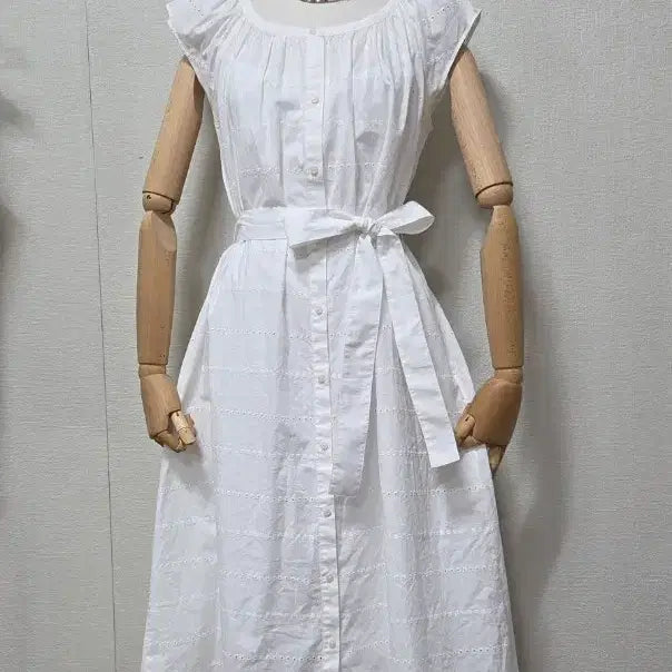 [BUNJANG] Uniqlo White Eyelet Long Dress / 유니클로 화이트 펀칭 원피스