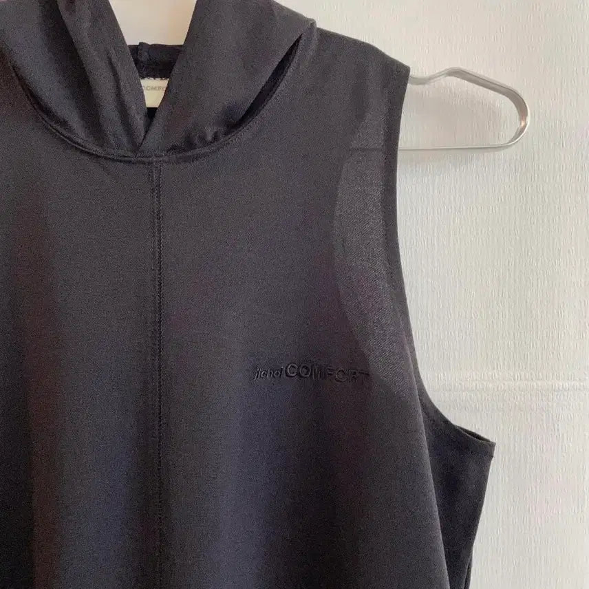 [BUNJANG] Jichoi Comfort Hooded Sleeveless Dress Black / [2] jichoi 지초이컴포트 후드 슬리브리스 원피스 드레스 (블랙)