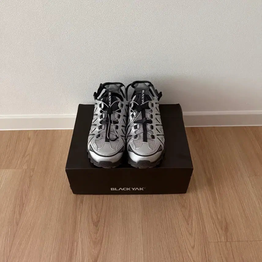 [BUNJANG] Black Yak Trekking Sandals Silver Size 260 / 블랙야크 운동화, 샌들, 트레킹화 실버 260