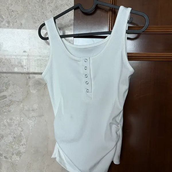 [BUNJANG] Women's White Snap V-Neck Sleeveless T-Shirt (One Size) / 여성 흰색 똑딱이 유넥 민소매 티셔츠 프리사이즈