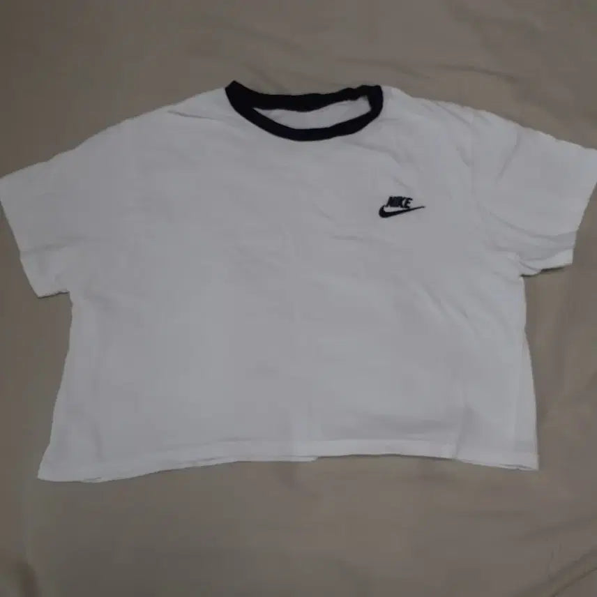[BUNJANG] Nike White Cropped T-Shirt / 나이키 흰색 크롭티 프리