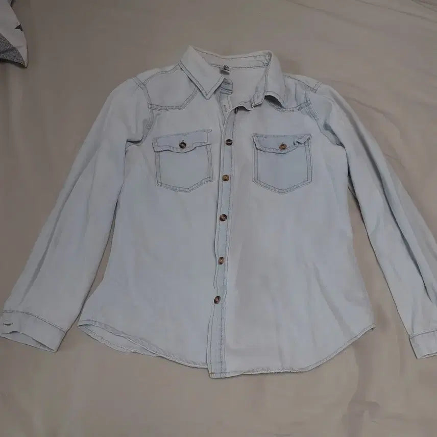 [BUNJANG] Light Wash Denim Shirt - Size M / 연청 데님 셔츠 M 청셔츠 청남방 청자켓