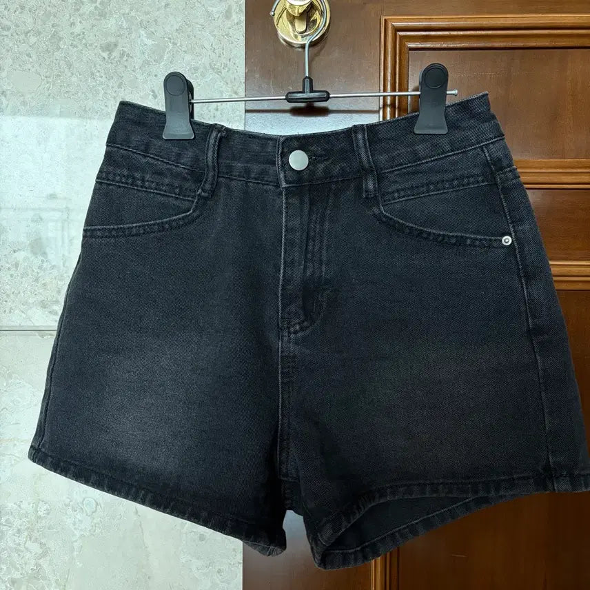 [BUNJANG] Washed Black Denim Shorts (Size 44-66) / 여성 워싱 흑청 데님 반바지 44-66 착용샷O