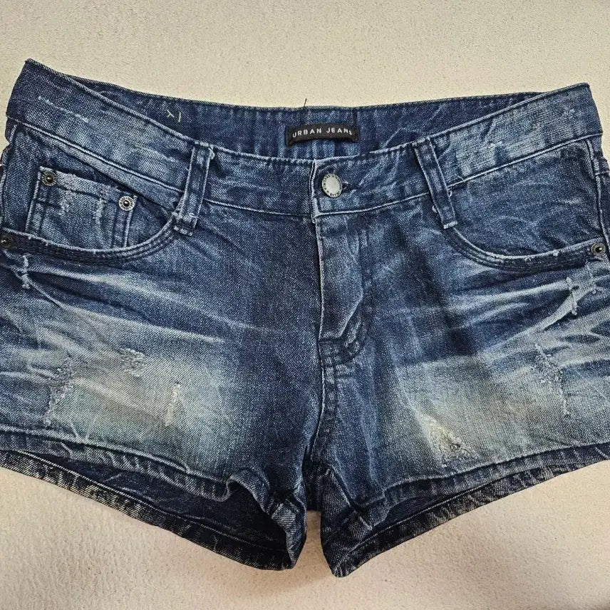 [BUNJANG] Urban Jeans Cut-off Denim Hot Pants (Medium) / 어반진스 핫팬츠 데님 블루 워싱 컷팅(M)