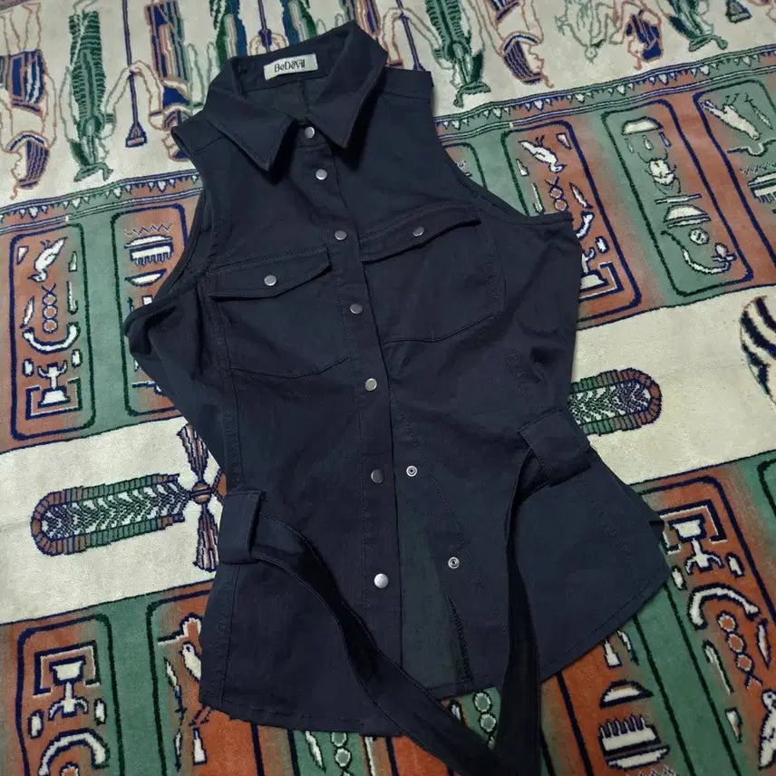 [BUNJANG] BeDevil Belted Collarneck Button Sleeveless Top - Size S / 비데블(BeDevil) 벨티드 카라넥 버튼 나시 탑 S size