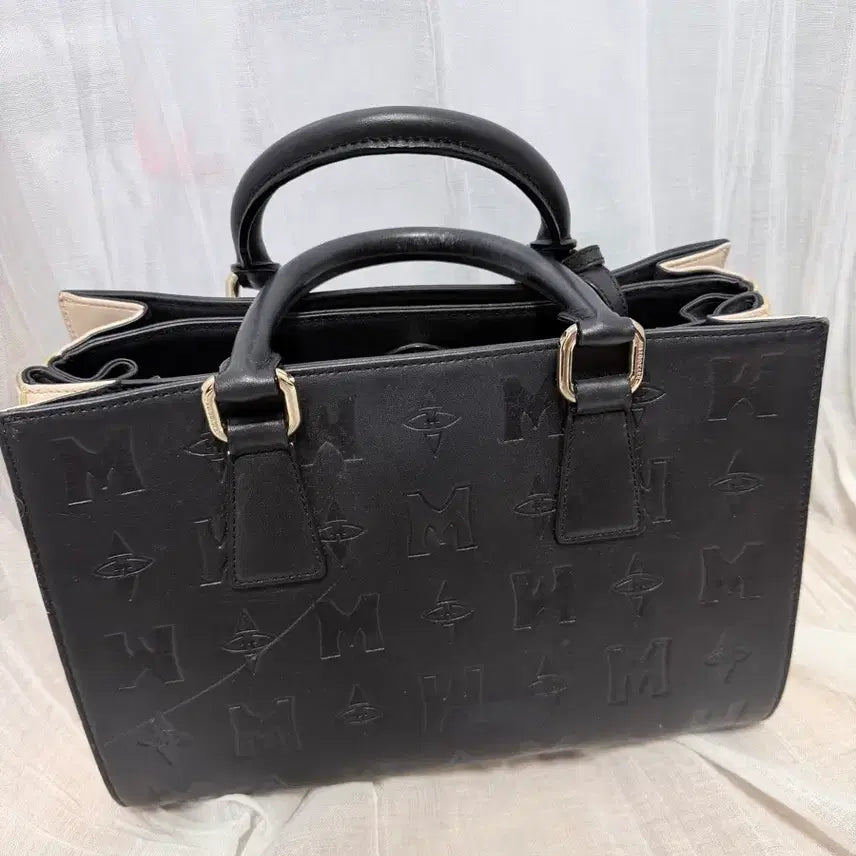 [BUNJANG] MCM Macrocity Tote Bag Black Embossing / MCM  메크로시티 토트백 블랙 엠보싱