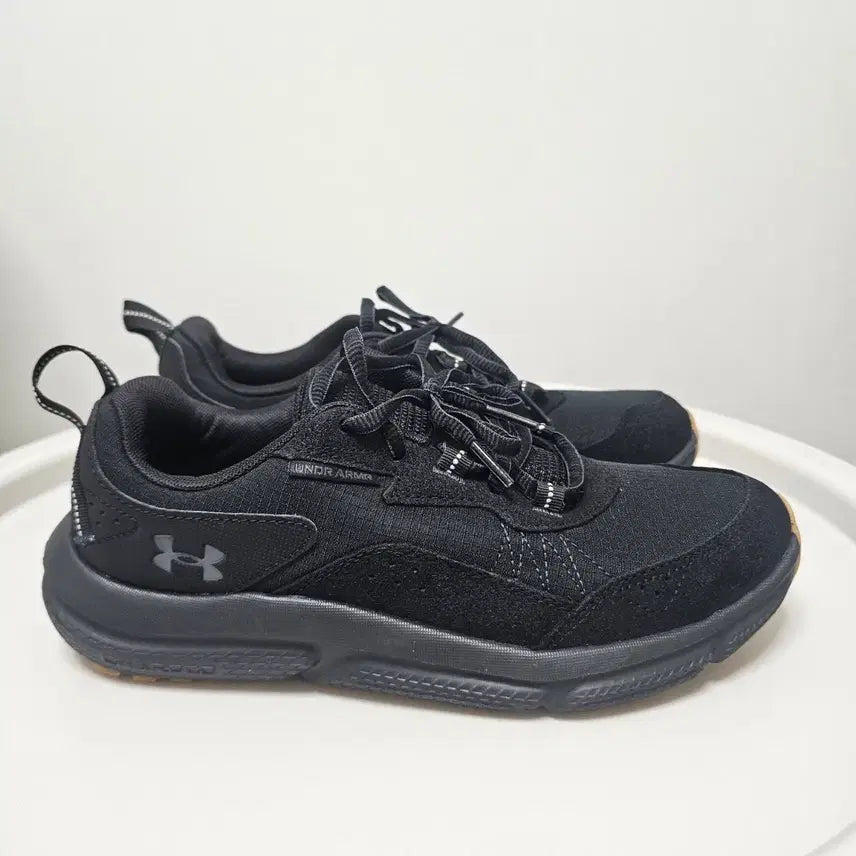 [BUNJANG] Under Armour Charged Assert 2 Sneakers / 255언더아머 차지드 버서트2  블랙  운동화   -1219