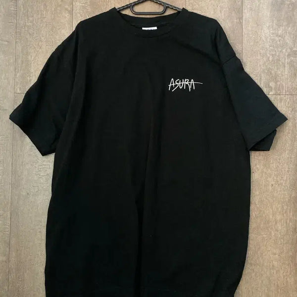 [BUNJANG] Chimchakman ASURA Logo Short Sleeve T-Shirt Black / 침착맨 ASURA 로고 반팔 티셔츠 블랙