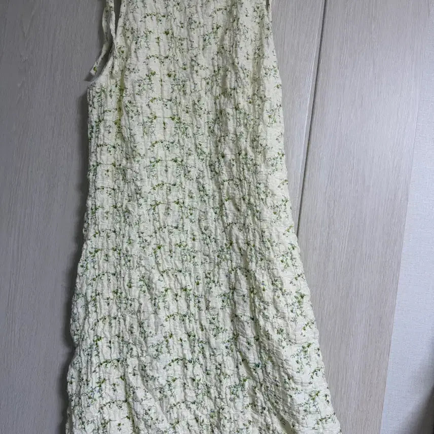 [BUNJANG] 8seconds Halterneck Flower Dress / 에잇세컨즈 홀터넥 플라워 원피흐