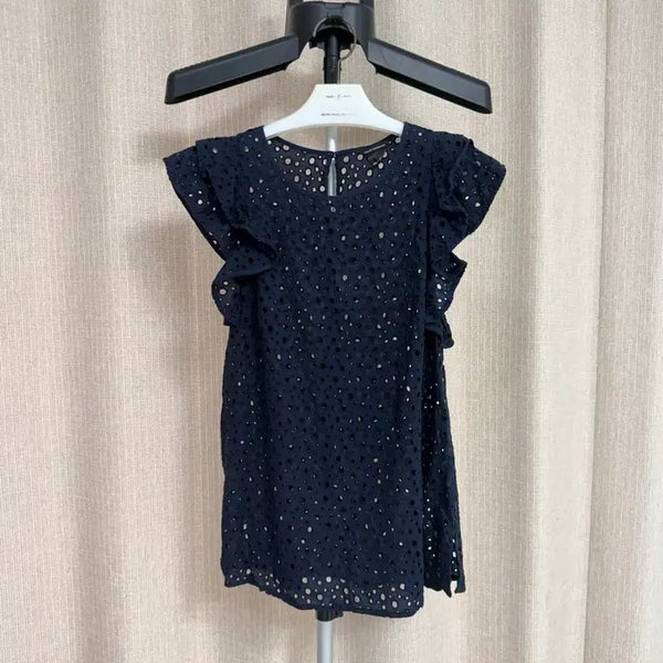 [BUNJANG] Club Monaco Sleeveless Punch Top SP / 클럽 모나코 펀칭 민소매 SP