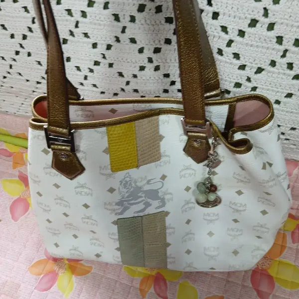 [BUNJANG] MCM Visetos Shopper Bag White with MCM Charm / MCM 비세토스 쇼퍼백 화이트와 mcm참