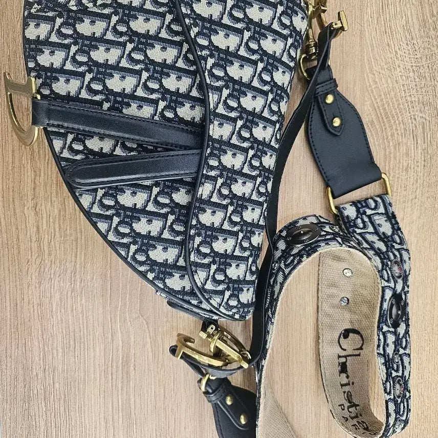 [BUNJANG] Christian Dior Logo Strap Casual Crossbody Bag / 가방  ,크로스백,캐주얼룩