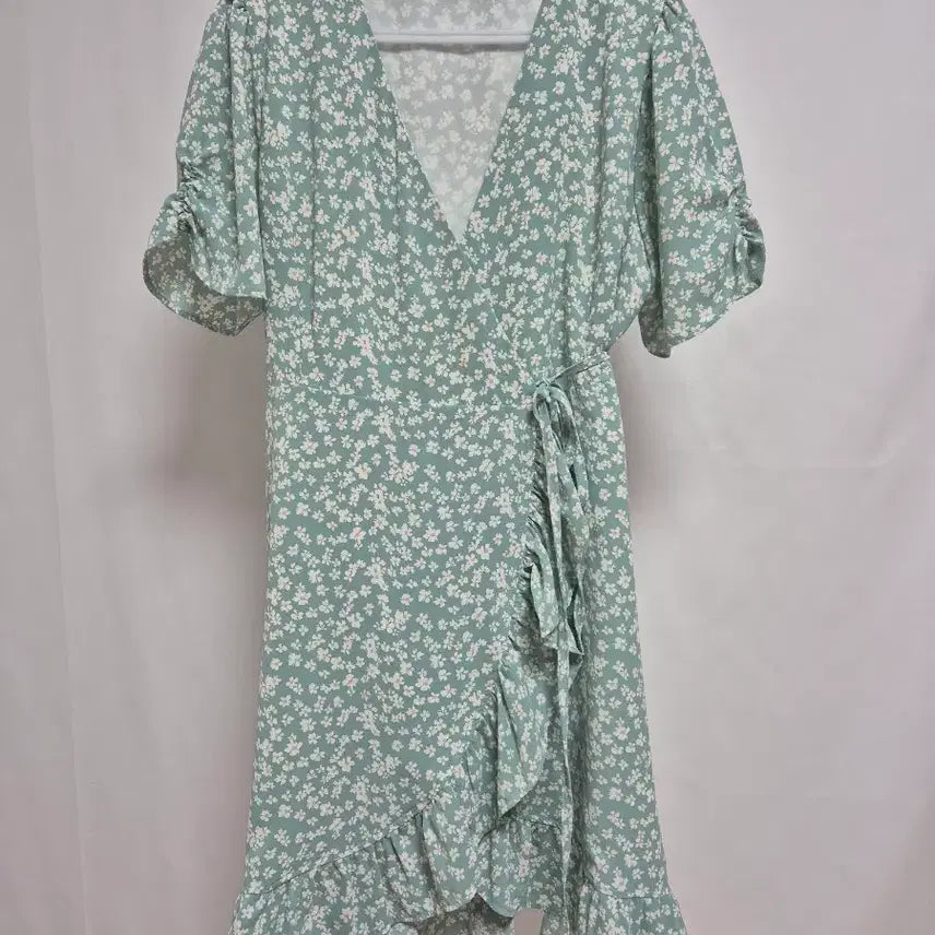 [BUNJANG] Satin Floral Print Wrap Midi Dress / Satin 민트색 잔꽃 패턴 랩 원피스