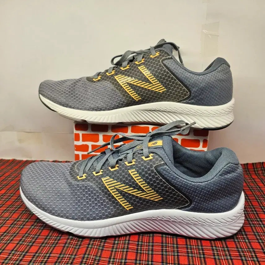 [BUNJANG] New Balance W413 Sneakers (Size 265mm) / 사이즈  265mm /  New Balance W413'