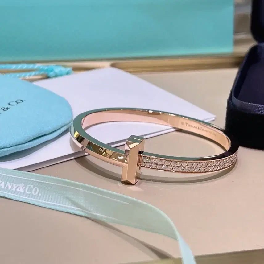 [BUNJANG] Tiffany & Co. 18K Gold Diamond Logo Bracelet - Women's Size M / 티파니 로고 18K 골드 다이아 팔찌 여성용 M사이즈