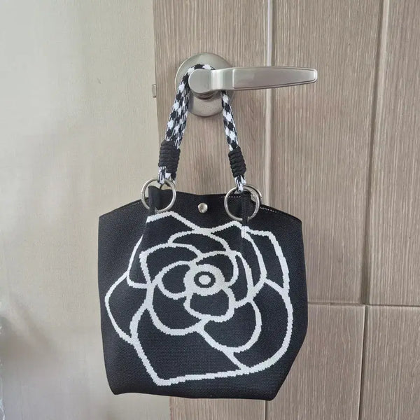 [BUNJANG] Rose Pattern Knit Bucket Bag Black / [미사용] 장미패턴 니트 버킷백 블랙