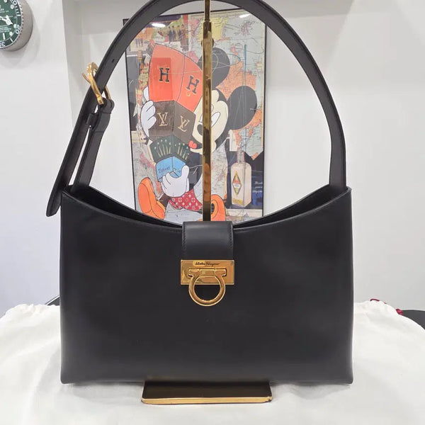 [BUNJANG] Ferragamo Gancini Trifolio EZ-21 Shoulder Bag Black / 페레가모 간치니 트리폴리오 EZ-21 0926 숄더백 블랙 금장 판매