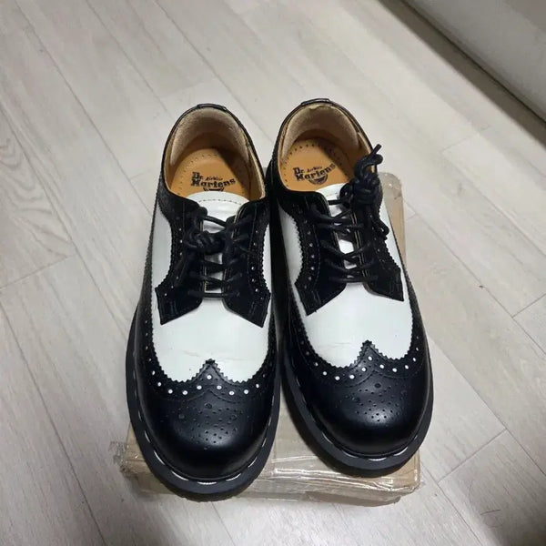 [BUNJANG] Dr. Martens Mickey Mouse Wingtip Shoes UK 4 (230-235mm) / 닥터마틴 미키마우스 윙팁 uk4(230-235)