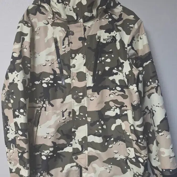 [BUNJANG] The North Face Camo Woodland Windbreaker Jacket with Inner Layer / 노스페이스 카모 우드랜드 바람막이 자켓