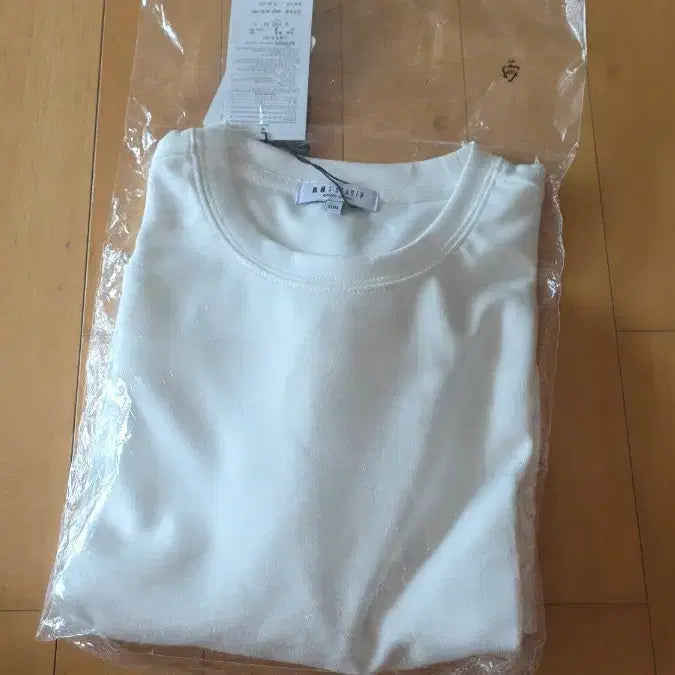 [BUNJANG] BASSO Round Neck Short Sleeve T-Shirt White / 바쏘 반팔 라운드 티셔츠