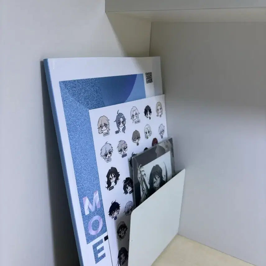 [BUNJANG] Moetics Fanzine (Main Book + Stickers + Postcards) Bundle Set / 모에틱스(본품+ 스티커+ 엽서)