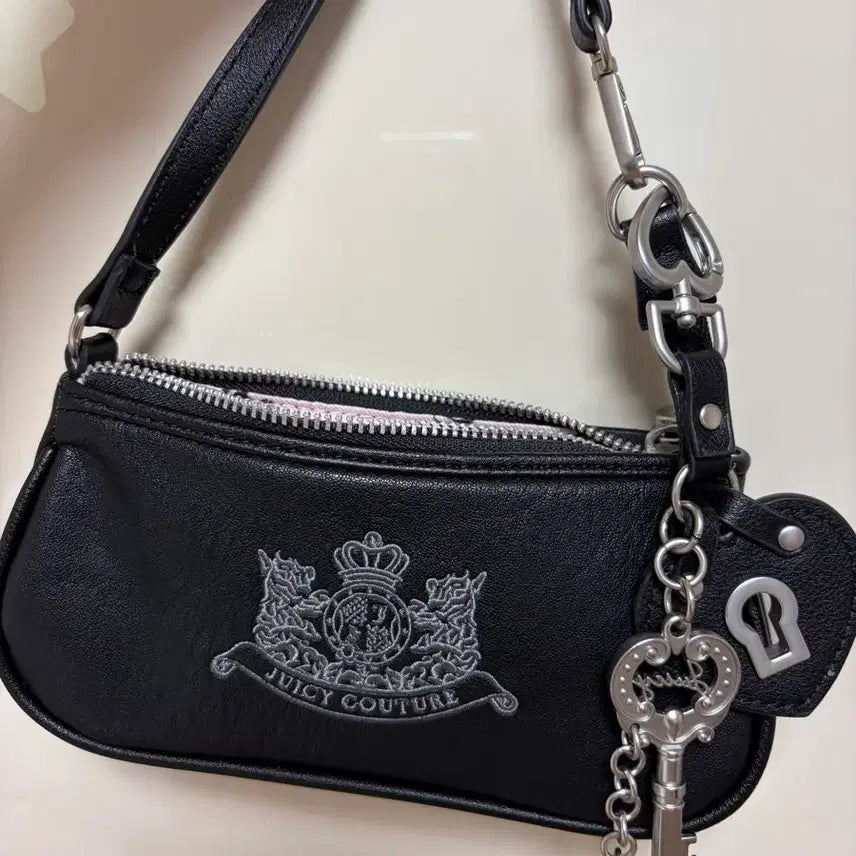 [BUNJANG] Juicy Couture Black Shoulder Bag with Keychain / 쥬시꾸뛰르 블랙 숄더백 키링 포함