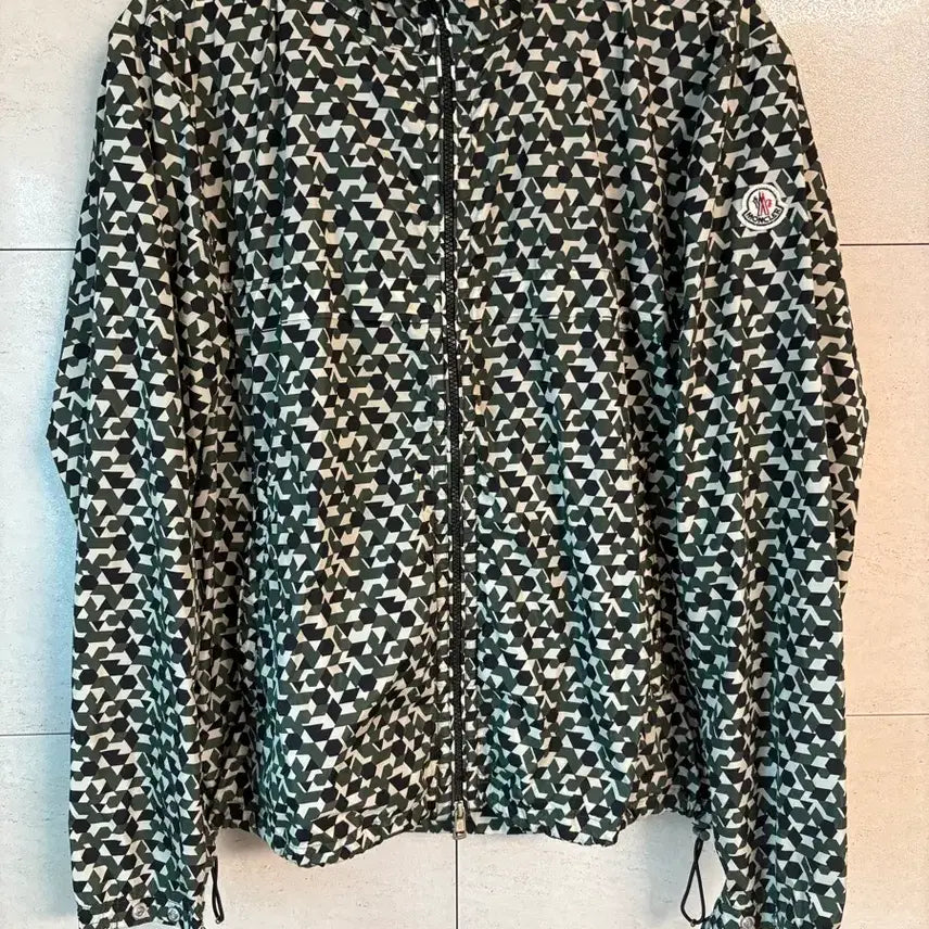 [BUNJANG] Moncler Logo Patch Windbreaker Jacket / [3] 몽클레어 와펜 바람막이