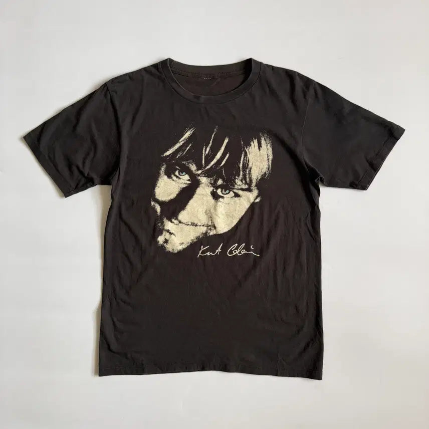[BUNJANG] Kurt Cobain Portrait T-Shirt / 커트코베인 Kurt Cobain Portrait ( M )