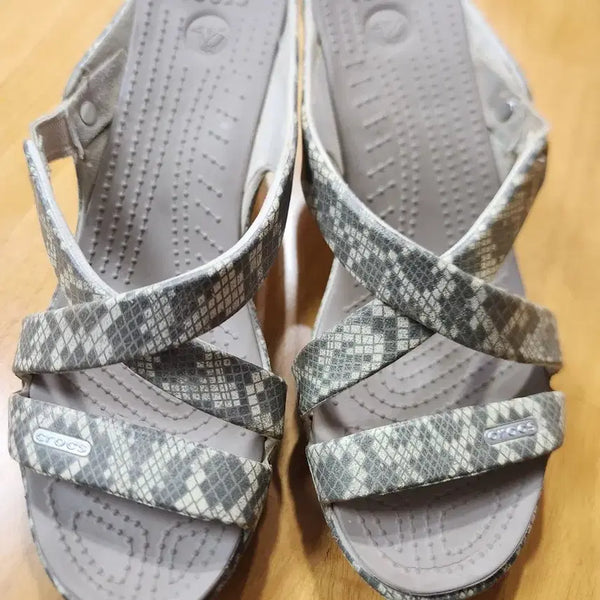 [BUNJANG] Crocs Cypress Hill W7 (240) Snakeskin Pattern Sandals / 크록스 싸이프러스힐 240  w7