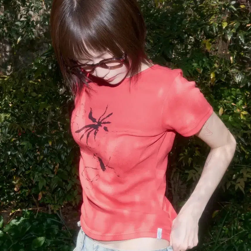[BUNJANG] Fancy Club Red Back Slit Button Tee / 팬시클럽 백 슬릿 버튼 티 레드