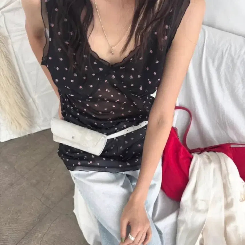 [BUNJANG] Better Evian Blouse Tank Top - Black / 베러 에비앙 블라우스 나시 블랙