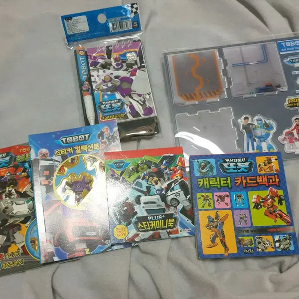 [BUNJANG] TOBOT Sticker Book, Mini Book, Card Encyclopedia, Notebook, and Acrylic Diorama B / TOBOT 스티커북 미니북, 카드백과, 수첩 및 아크릴 디오라마 B