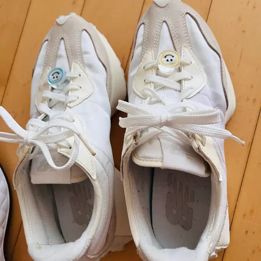 [BUNJANG] New Balance 327 Smile Patch Sneakers White / 뉴발란스 327 스마일 패치 흰색 스니커즈