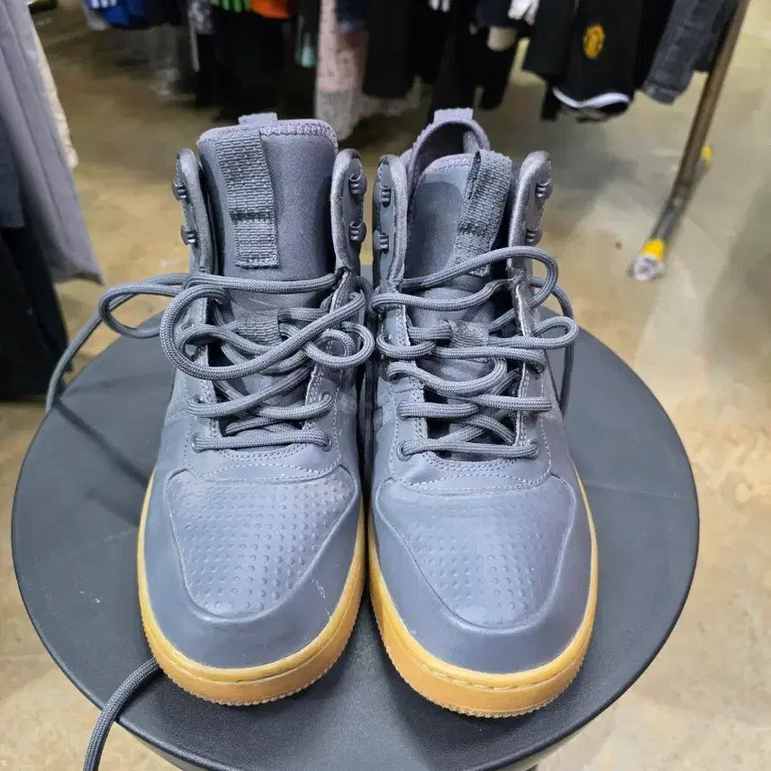 [BUNJANG] Nike Gray High-Top Sneakers Gum Sole / (260)나이키회색 하이탑 스니커즈 검솔