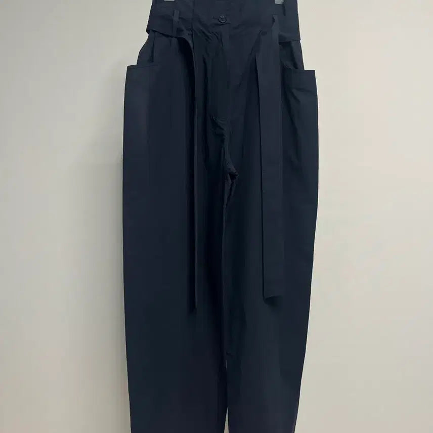 [BUNJANG] COS Navy High-Waisted Belted Pants / 코스 네이비 하이웨스트 벨티드 팬츠