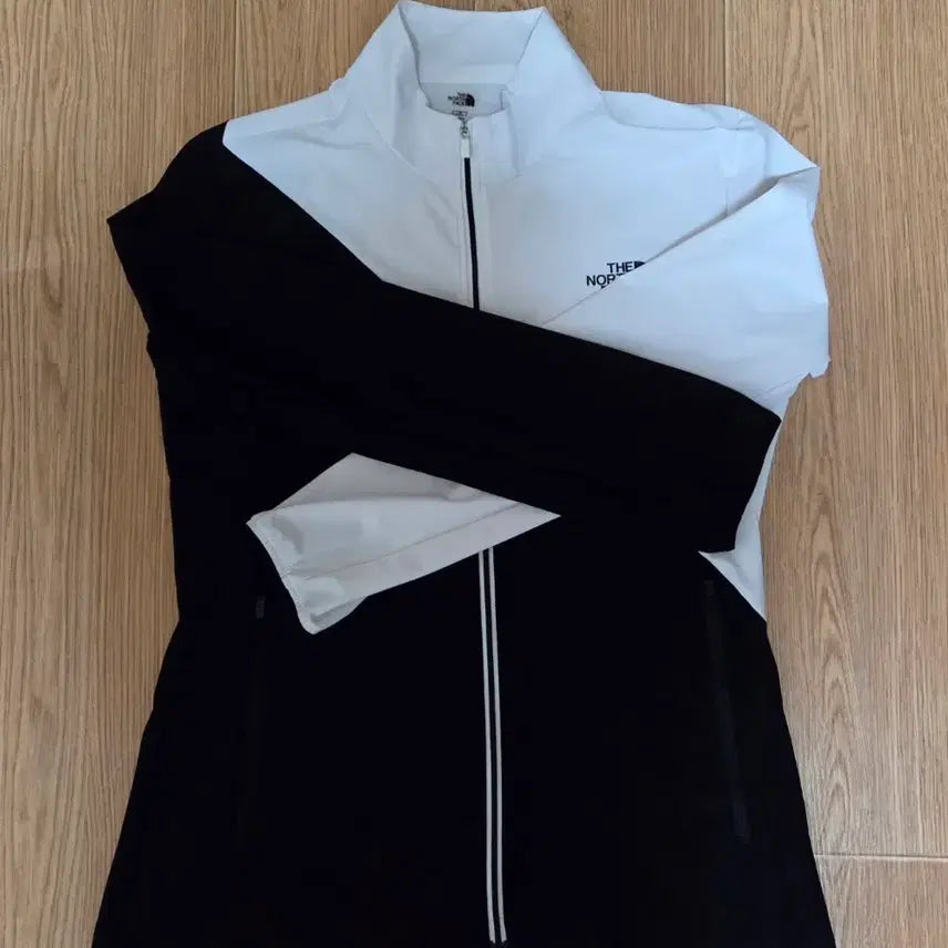 [BUNJANG] The North Face Windbreaker Jacket Black/White / 노스페이스 바람막이 자켓 블랙/화이트