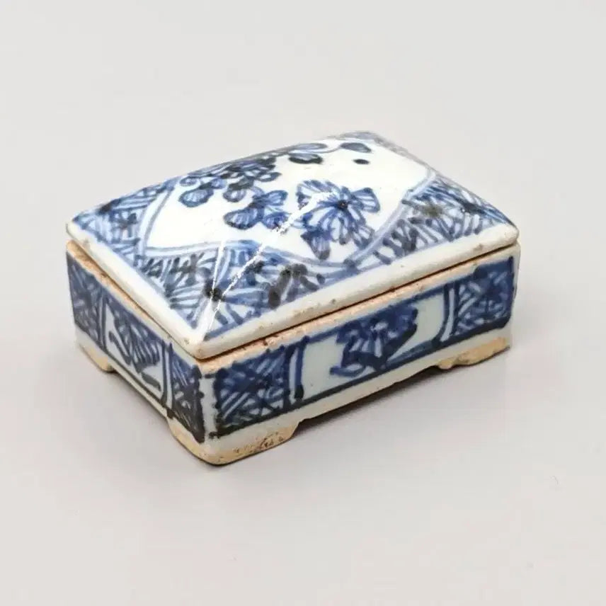 [BUNJANG] Qing Dynasty Blue and White Porcelain Inkstone Box with Floral Motif / 청대 중후기 청화백자 화훼문 인주함 중국도자기 골동품 고미술품 수집품