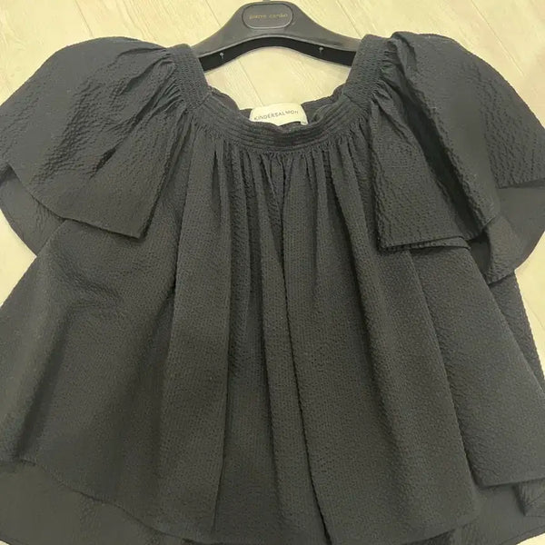 [BUNJANG] Kinder Salmon Wavy Smocked Blouse - Black / 킨더살몬 스모크 블라우스 Wavy Smocked Blouse Black